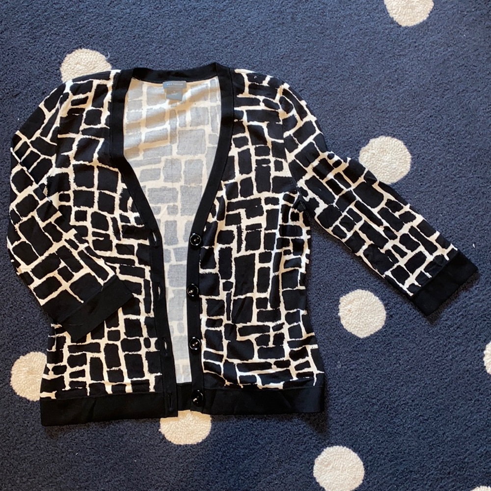 Black and white cardigan - Ann Taylor. Size M